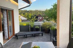 Helle 4-Raum-Wohnung mit Balkon und Einbauküche in ruhiger Lage
