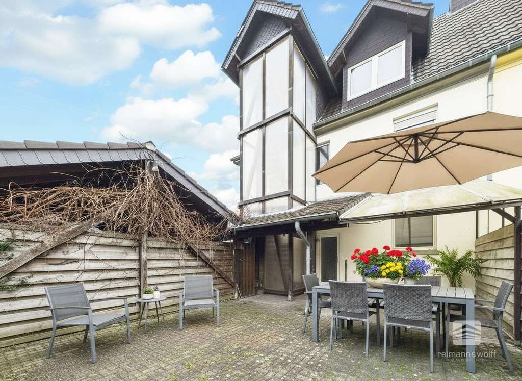 Immobilie in Geilenkirchen - REIMANN&WOLFF Geilenkirchen-Stadt: „Stilvolles Stadthaus mit Einliegerwohnung.“ - Bild 3