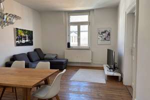 Familienglück - Ruhig gelegene 5-Zimmer-Altbauwohnung in zentraler Lage!