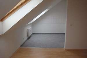 "Wohnen im DG -frei ab 1.6. "  Moderne Ausstattung + sonniger Balkon – Wartburgstraße 14, 9126 Bernsdorf, Chemnitz – Vorschaubild 2