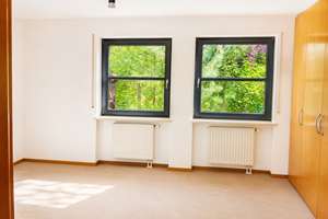 Familienparadies mit Südgarten in begehrter und ruhiger Wohnlage von Waldtrudering – Taku-Fort-Str. 3, 81827 Waldtrudering, München – Vorschaubild 9