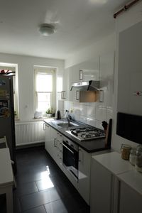 Südstadt: sanierte, helle, gut geschnittene Wohnung mit Einbauküche und Duschbad