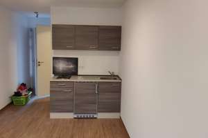 Studenten-Appartement mit EBK und Balkon mit Top Lage in Augsburg-Innenstadt – Pilgerhausstraße 18, 86152 Jakobervorstadt-Nord, Augsburg – Vorschaubild 1