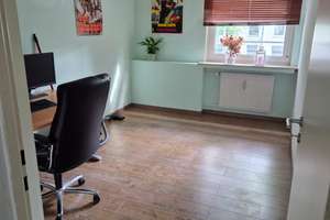 Helle 4-Zimmer-Dachgeschosswohnung mit Balkon, Stellplatz & modernisierter Ausstattung in Oberhausen – 46119 Osterfeld-Ost, Oberhausen – Vorschaubild 4