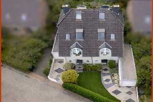 Zeitlose Split-Level-Architektur in einer der besten Wohnlagen Kalkums