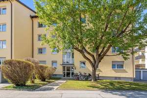 Sofort einziehen: Renovierte 3-Zimmer-Eigentumswohnung mit Gartenanteil und TG-Stellplatz – Die vollständige Adresse der Immobilie erhältst du vom Anbieter., 85567 Grafing bei München – Vorschaubild 2