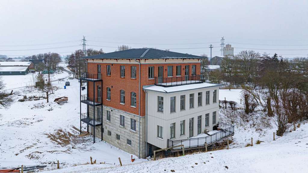 Immobilie in Meldorf - Stil trifft Geschichte | Renovierte 2-Zimmer-Wohnung im alten Schlosshotel - Bild 0