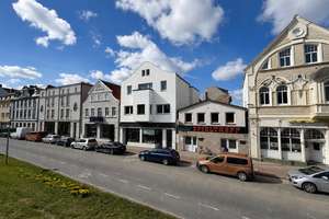 5 Einheiten | Seltene Kapitalanlage direkt am Hafen
von Cuxhaven, Lotsenviertel – Die vollständige Adresse der Immobilie erhältst du vom Anbieter., 27472 Cuxhaven – Vorschaubild 2