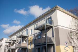 Helle 2-Zimmer-Dachgeschosswohnung mit offener Küche & Balkon – sofort bezugsfertig