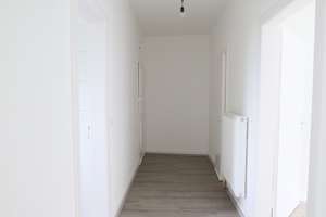 Modernisierte 2 Zimmer-Wohnung mit Wohnküche und Balkon!  – Osnabrücker Str. 22, 45145 Frohnhausen, Essen – Vorschaubild 12