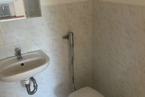 Helle und freundliche 4 Zimmerwohnung mit Tiefgaragenstellplatz in Oberkassel/Grenze Niederkassel – Die vollständige Adresse der Immobilie erhältst du vom Anbieter., 40547 Niederkassel, Düsseldorf – Vorschaubild 11