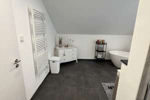 Freistehendes Einfamilienhaus mit Landhauscharme und Luxus - Effizienzhaus KFW40, 180 m2 Wohnfläche – Die vollständige Adresse der Immobilie erhältst du vom Anbieter., 42553 Neviges, Velbert – Vorschaubild 26