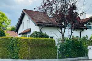 Charmante Doppelhaushälfte mit großem Hobbyraum