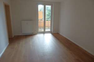 Schick, schick!!! - Tolle 2-Raum mit Balkon, Laminat, Bad mit Fenster... – Carl-von-Ossietzky-Str. 42b, 9126 Lutherviertel, Chemnitz – Vorschaubild 2