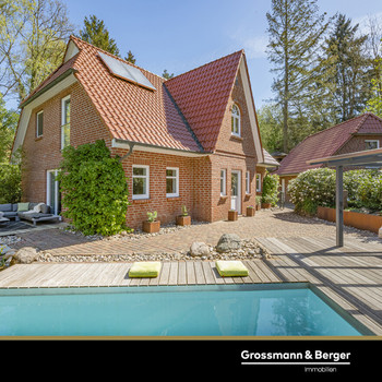 Top-Einfamilienhaus mit Pool in Villenlage