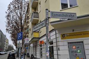 Alleinauftrag!Top-Lage Berlin-Prenzl´berg,vermietete 2 Zimmer-WHG,2. OG,ca.58 qm,Stuck,Dielen,Balkon – Esmarchstraße 13, 10407 Prenzlauer Berg, Berlin – Vorschaubild 3