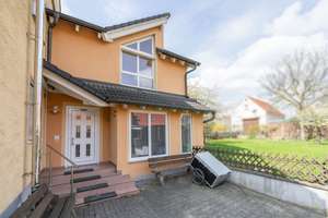 Attraktives Dreiparteienhaus mit großzügigem Grundstück in Oberhaid – Die vollständige Adresse der Immobilie erhältst du vom Anbieter., 96173 Oberhaid – Vorschaubild 2
