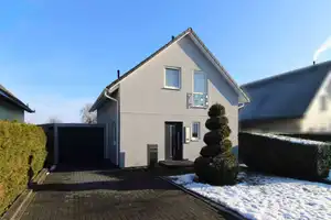 Freistehendes Einfamilienhaus in jungem Wohnquartier von Brake – Bielefeld – Vorschaubild 1