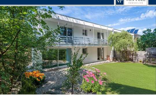 Modernisiertes Reihenendhaus mit großem Garten und Blick zum Turmberg