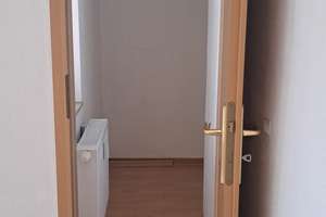 Freundliche Uni-/Zentrums-nahe 2-Raum-Wohnung in Bernsdorf mit Einbauküche und großen Balkon – Stadlerstraße 3, 9126 Bernsdorf, Chemnitz – Vorschaubild 8
