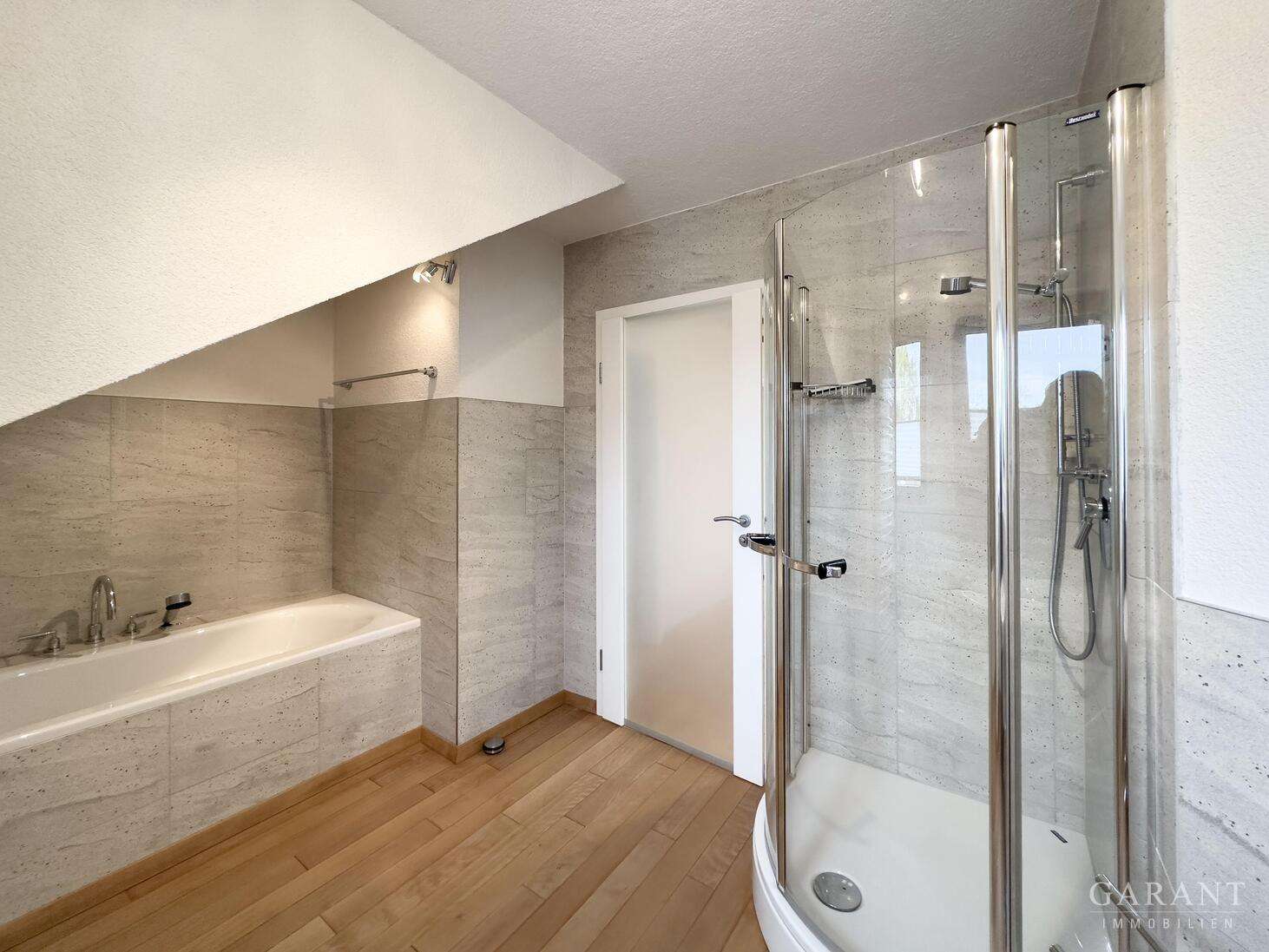 Immobilie in Großniedesheim - *** Architektenhaus mit zwei Wohneinheiten: stilvolles Wohnen mit vielseitigen Möglichkeiten *** - Bild 4