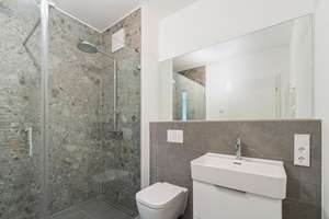 Neubau Erstbezug * 2 Zimmer Wohnung im EG * Terrasse – Pufendorfstraße 3A-3E, 10249 Friedrichshain, Berlin – Vorschaubild 3