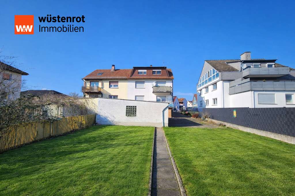 Immobilie in Gründau - Vermietetes 3-Familienhaus mit Cashflow, Potenzial, Garagen & großem Grundstück in Gründau-Lieblos! - Bild 1