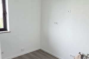 Frisch modernisiertes Apartment mit Balkon und Fernblick, separate Küche, neues Duschbad, Aufzug – Friedensstraße 114, 51145 Urbach, Köln – Vorschaubild 9