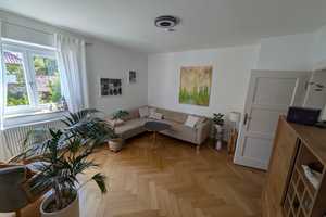 Ruhige 2,5-Zi-Whg, Küche, Bad - Holzparkett mit EBK – München – Vorschaubild 1