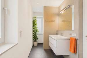 Exklusive Villa: Großzügig & in diskreter Vermarktung – Die vollständige Adresse der Immobilie erhältst du vom Anbieter., 91056 Heiligenloh, Erlangen – Vorschaubild 7