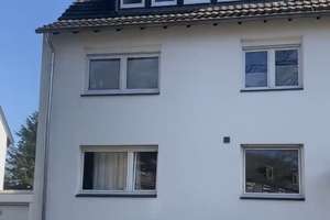 Helle 2-Zimmer-Dachgeschosswohnung in ruhigem Haus in Düsseldorf Unterrath  – Nachmieter gesucht!