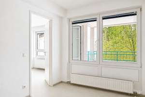 Bezugsfreie Wohnung in grüner Wohnlage von Steglitz: Perfekter Grundriss mit sonnigem Balkon! – Leonorenstraße 20, 12247 Lankwitz, Berlin – Vorschaubild 4
