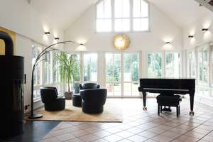 Exklusive Stadt-Villa mit traumhaftem Garten in ruhiger Waldrand-Lage – Die vollständige Adresse der Immobilie erhältst du vom Anbieter., 27578 Leherheide, Bremerhaven – Vorschaubild 1