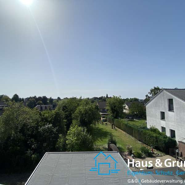 *** frisch renovierte 3-Zimmer-Wohnung - Echtholzparkett - Süd/West Balkon - Naturgarten ***
