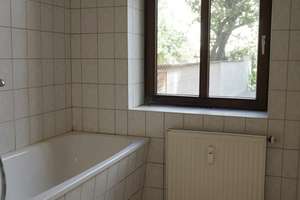HIER KOMMT MAN GERN HEIM! 2 Zimmer-EG-Wohnung mit (kleinem) Balkon nahe der Altstadt – Gorkistraße 21, 99084 Brühlervorstadt, Erfurt – Vorschaubild 9
