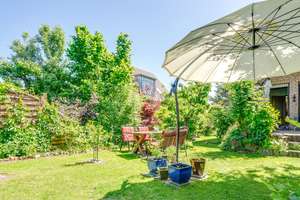 Charmante Doppelhaushälfte mit Kamin, Gartenidylle und viel Raum für Familie in Berlin-Kaulsdorf – Die vollständige Adresse der Immobilie erhältst du vom Anbieter., 12621 Kaulsdorf, Berlin – Vorschaubild 25