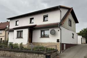 Geräumiges Einfamilienhaus mit Garage nahe Hildburghausen – Die vollständige Adresse der Immobilie erhältst du vom Anbieter., 98669 Veilsdorf – Vorschaubild 2