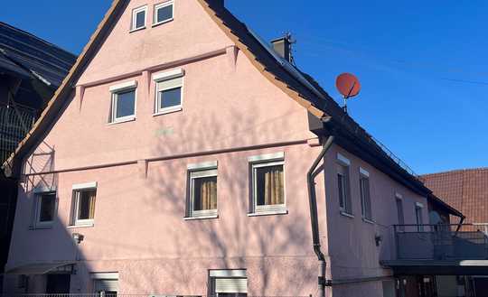 Modernisiertes Haus mit 3 Wohnungen in zentraler Lage von Plattenhardt!