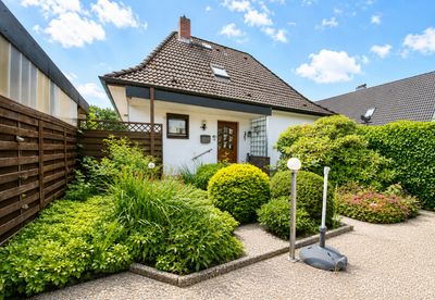 Ruhig und familienfreundlich gelegen mit großem Garten, Carport und Garage