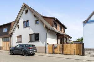 Großzügiges Zuhause für Familien oder Mehrgenerationen – sofort bezugsfrei – Die vollständige Adresse der Immobilie erhältst du vom Anbieter., 76297 Stutensee – Vorschaubild 1
