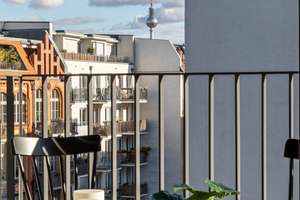 Stilvolles, möbliertes Wohnen mit Blick zum Fernsehturm – Chausseestraße 37, 10115 Mitte (Ortsteil), Berlin – Vorschaubild 2