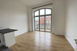 Sehr helle Süd-West-Wohnung zum Innenhof direkt an der Spree! Mit Balkonund Waschmaschinenanschluss! – Carl-Spindler-Strasse 13, 12555 Berlin – Vorschaubild 3