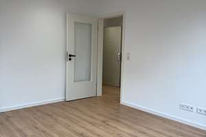 Exklusive 2-Zimmer-Dachgeschosswohnung – Erstbezug nach Kernsanierung – Köpenickweg 9, 30179 Sahlkamp, Hannover – Vorschaubild 2