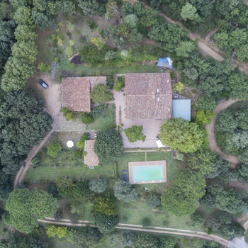Fantastisches Landhaus mit 40.000 m² Grundstück und Swimmingpool, mitten in der Natur gelegen, aber 