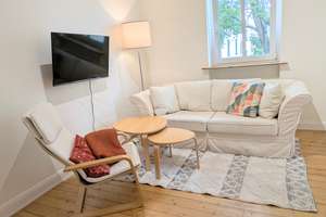 Voll ausgestattete 2-Zimmer Wohnung am Schlosspark Furnished 2-Room Apartment for Safe & Clean Stay – Am Schlosspark 104, 65203 Biebrich, Wiesbaden – Vorschaubild 3