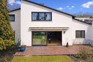 Klassisch, elegant und trotzdem erschwinglich (Erbpacht) -  geräumiges Zweifamilienhaus mit Garten a – 63073 Bieber, Offenbach am Main – Vorschaubild 2
