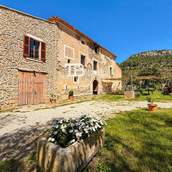 Mallorquinisches Anwesen mit privilegierter Aussicht in Puigpunyent!