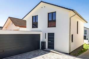 Stilvolles Einfamilienhaus mit Aufzug, Designküche und exklusiver Ausstattung! – Die vollständige Adresse der Immobilie erhältst du vom Anbieter., 77955 Ettenheim – Vorschaubild 1
