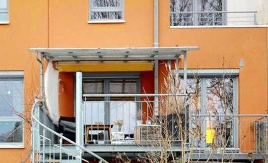 ~~ GEPFLEGTES, VERMIETETES REIHENMITTELHAUS MIT GARAGE, TERRASSE, 3 BALKONE UND GARTEN ~~