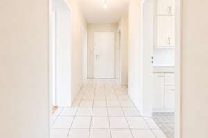 Helle 3 Zimmer Wohnung mit zwei Balkonen und Garage in Stuttgart - Luginsland – 70327 Luginsland, Stuttgart – Vorschaubild 9